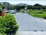 tau-hoa-thoi-bay-xe-ban-tai-vi-co-tinh-di-vao-duong-ray-khi-da-co-canh-bao