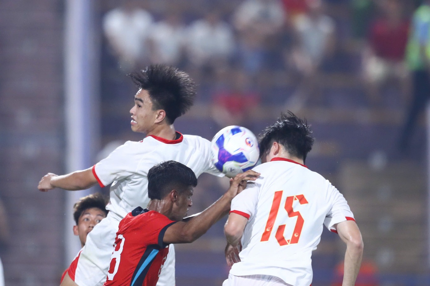 Nhiều sao trẻ U23 Việt Nam xuất hiện trong m&agrave;u &aacute;o tuyển Việt Nam