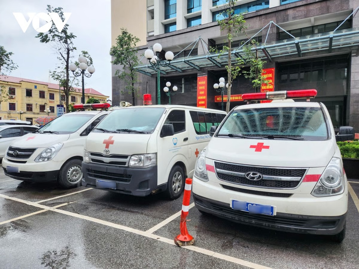 C&aacute;c xe cấp cứu tại Bệnh viện Đa khoa Bắc Ninh số 1. Ảnh: VOV