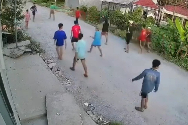 Hình ảnh các học viên bỏ trốn khỏi trại cai nghiện ở An Giang. Ảnh: Chụp màn hình
