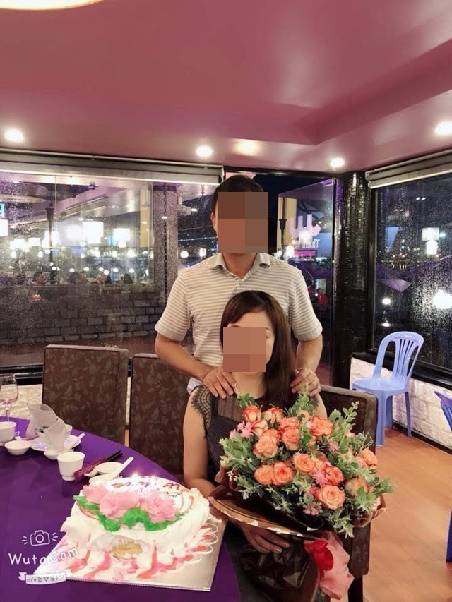Vợ chồng 'tổng t&agrave;i' 62 tuổi thủa c&ograve;n mặn nồng.