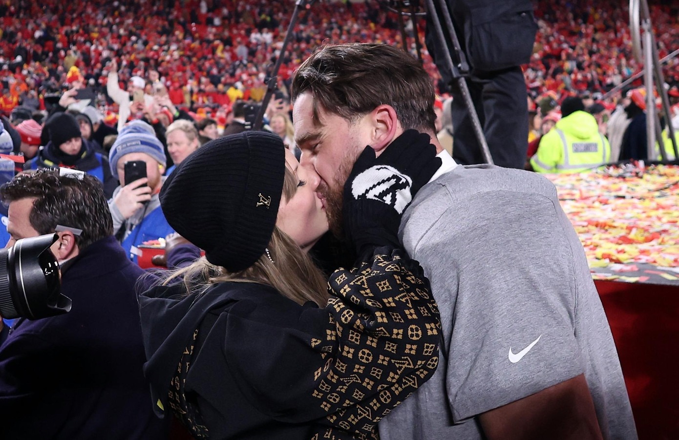 Taylor Swift viết về chuyện tình dục với Travis trong bài hát mới. Ảnh: Getty Images.