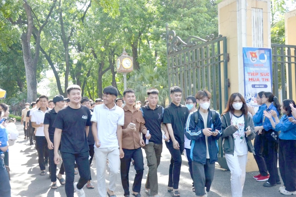 Thí sinh Hà Nội dự kỳ thi tốt nghiệp THPT 2025. Ảnh: Thanh Nguyệt