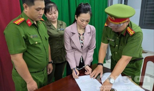 C&ocirc;ng an TP.HCM bắt khẩn cấp Nguyễn Thị Tuyết Chinh - chủ cơ sở nha khoa h&agrave;nh hung kh&aacute;ch h&agrave;ng.