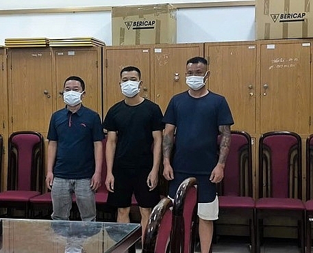 C&aacute;c đối tượng li&ecirc;n quan bị bắt giữ. Ảnh: CQCA
