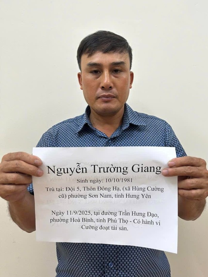 Nguyễn Trường Giang tại cơ quan c&ocirc;ng an. Ảnh: C&ocirc;ng an cung cấp