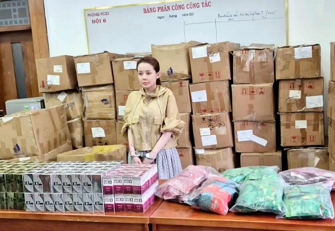 Ng&acirc;n 98 bị bắt c&ugrave;ng c&aacute;c tang vật li&ecirc;n quan. Ảnh: CACC