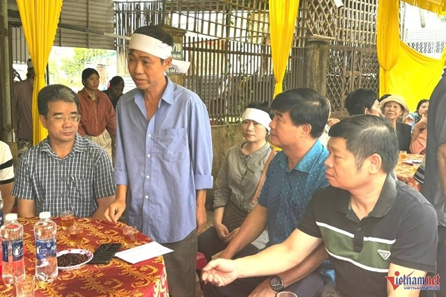 Ông Nguyễn Thanh Dũng thay mặt gia đình cảm ơn chính quyền địa phương thăm hỏi, động viên gia đình. Ảnh: Hải Dương