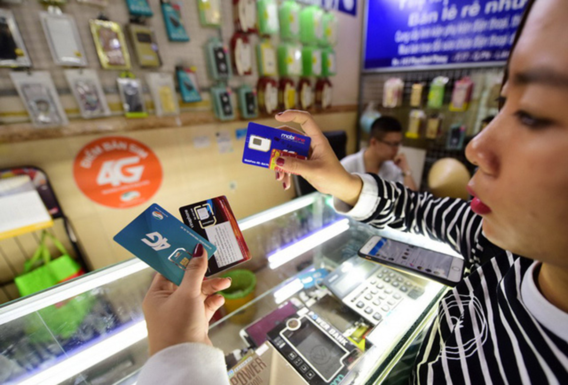 Nhiều thuê bao di động lâu năm bị trì hoãn thủ tục, thậm chí bị từ chối với những lý do không nằm trong quy định chuyển mạng giữ nguyên số. Ảnh minh họa.