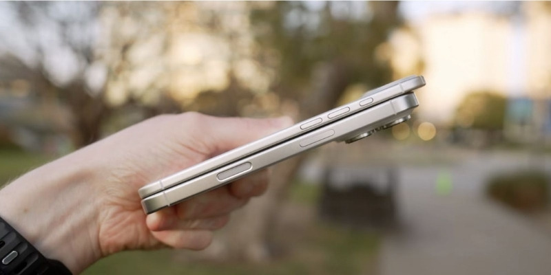 Mô hình iPhone 17 Air có kích thước nhỏ gọn hơn iPhone 16 Pro