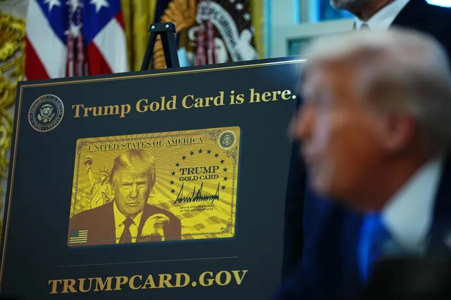Tổng thống Trump công bố chương trình thị thực mới. Ảnh: Bloomberg