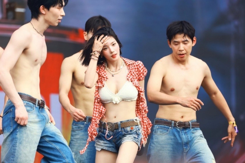 Bộ đồ gây sốc của Kwon Eun Bi ở Waterbomb Seoul 2025. Ảnh: Sports DongA.