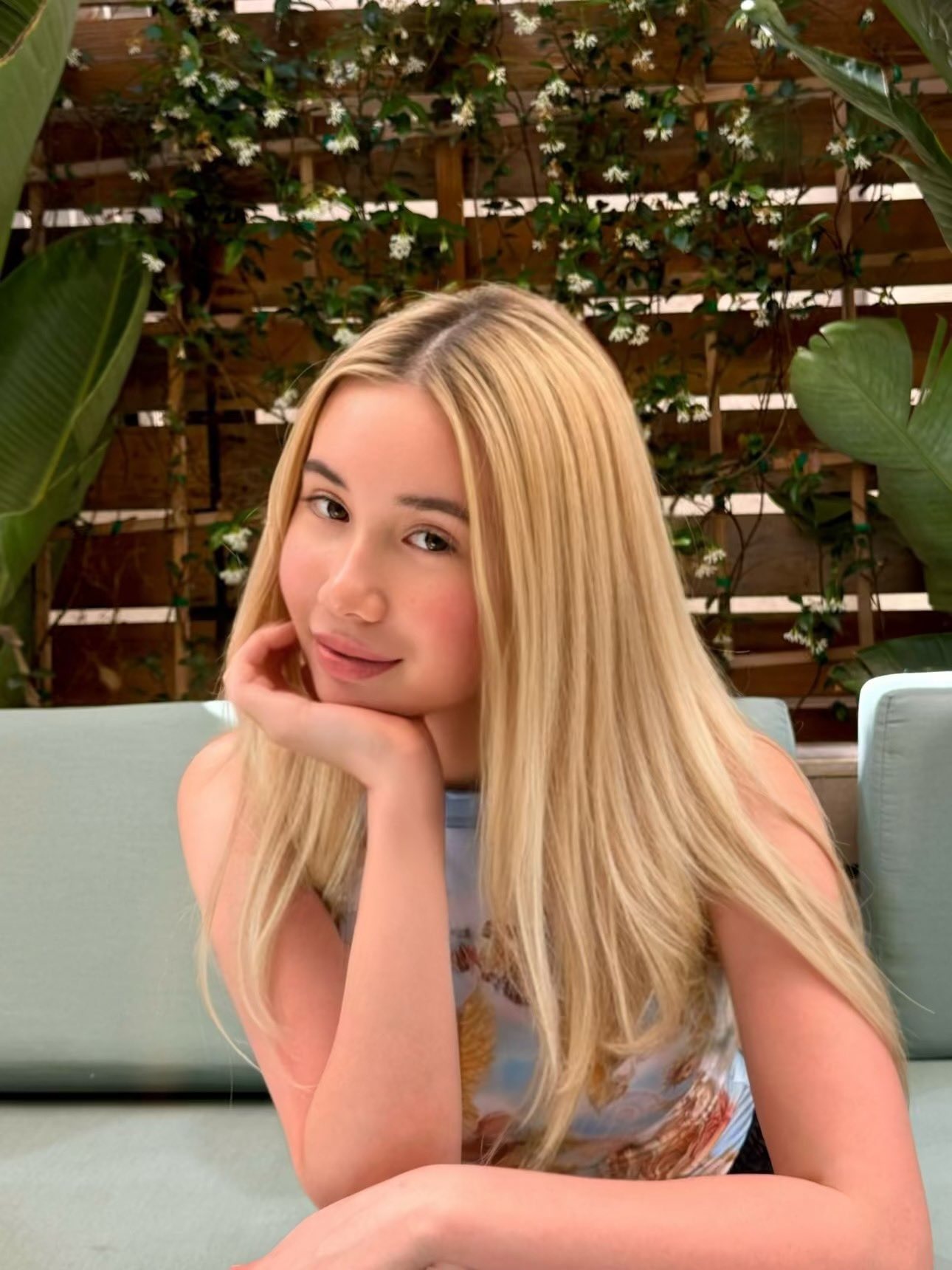 Lil Tay bán ảnh nóng thu triệu đô, liền xúc phạm người làm công ăn lương