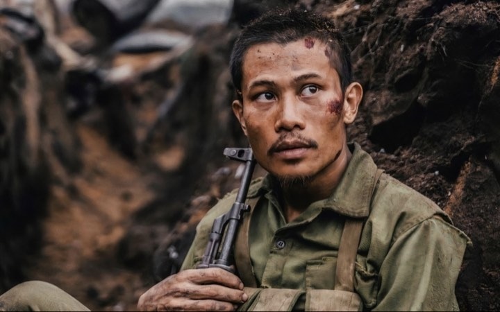 Một phân cảnh trong phim "Mưa đỏ"