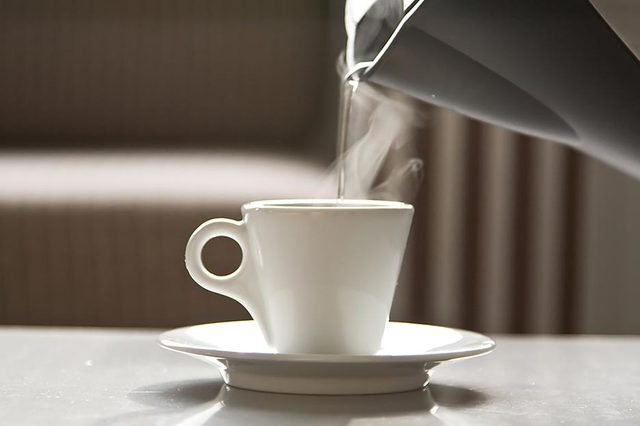 Uống đồ uống quá nóng có thể làm tăng nguy cơ ung thư thực quản