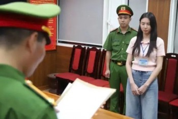 nong-khoi-to-bat-tam-giam-hoa-hau-thuy-tien