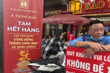 gia-vang-nhan-vuot-150-trieu-dongluong-nguoi-dan-xep-hang-dai-cho-mua-giua-canh-chay-hang