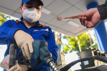 gia-xang-dao-chieu-tang-sau-mot-ky-giam-dau-diesel-van-ha-nhiet
