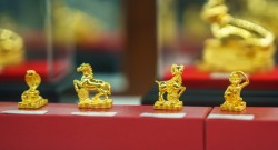 gia-vang-hom-nay-12102025-vang-lap-dinh-lich-su-sjc-tien-sat-143-trieu-dongluong