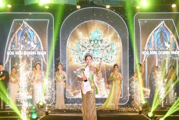 nguoi-dep-xu-hue-dang-quang-hoa-hau-hoa-binh-doanh-nhan-viet-nam-2024